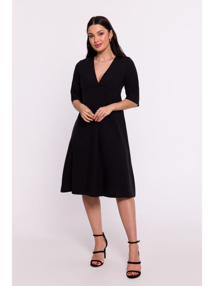 B280_Sukienka_trapezowa_z_dekoltem_V_czarna