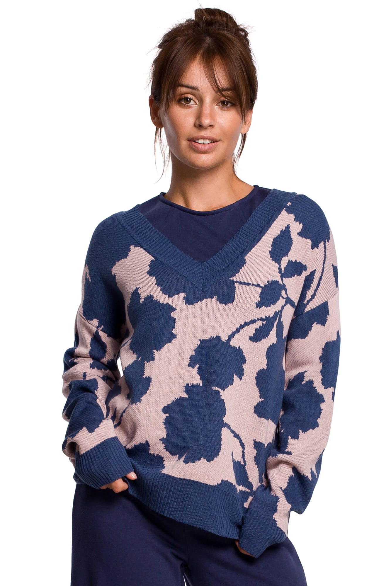 BK056 Sweter w kwiaty - model 2
